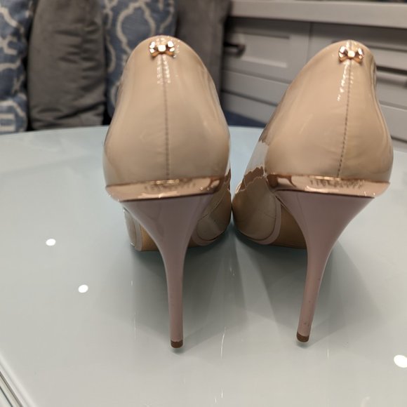 Ted Baker Pink Patent Leather Pumps w/ Rose Gold Accents Size 37.5 - Picture 3 of 9